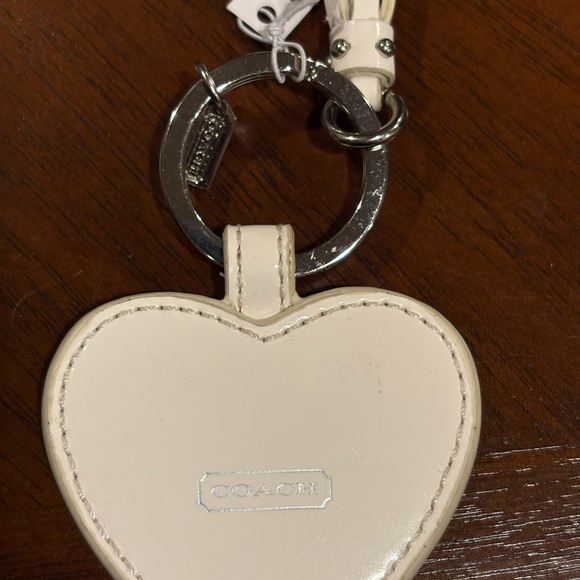 🌸 COACH Floral Heart Keychain 🌸NWT - Picture 5 of 5